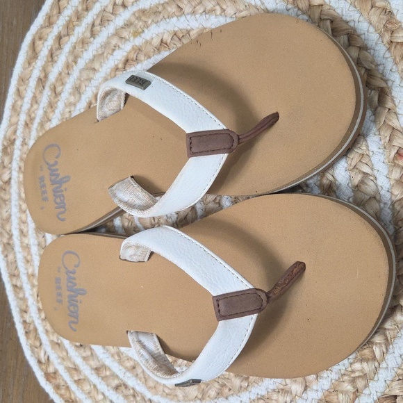 REEF Cushion Sands Women's Beach Flip Flop, Ultra Soft Cushion Footbed Size 8 - Picture 2 of 6